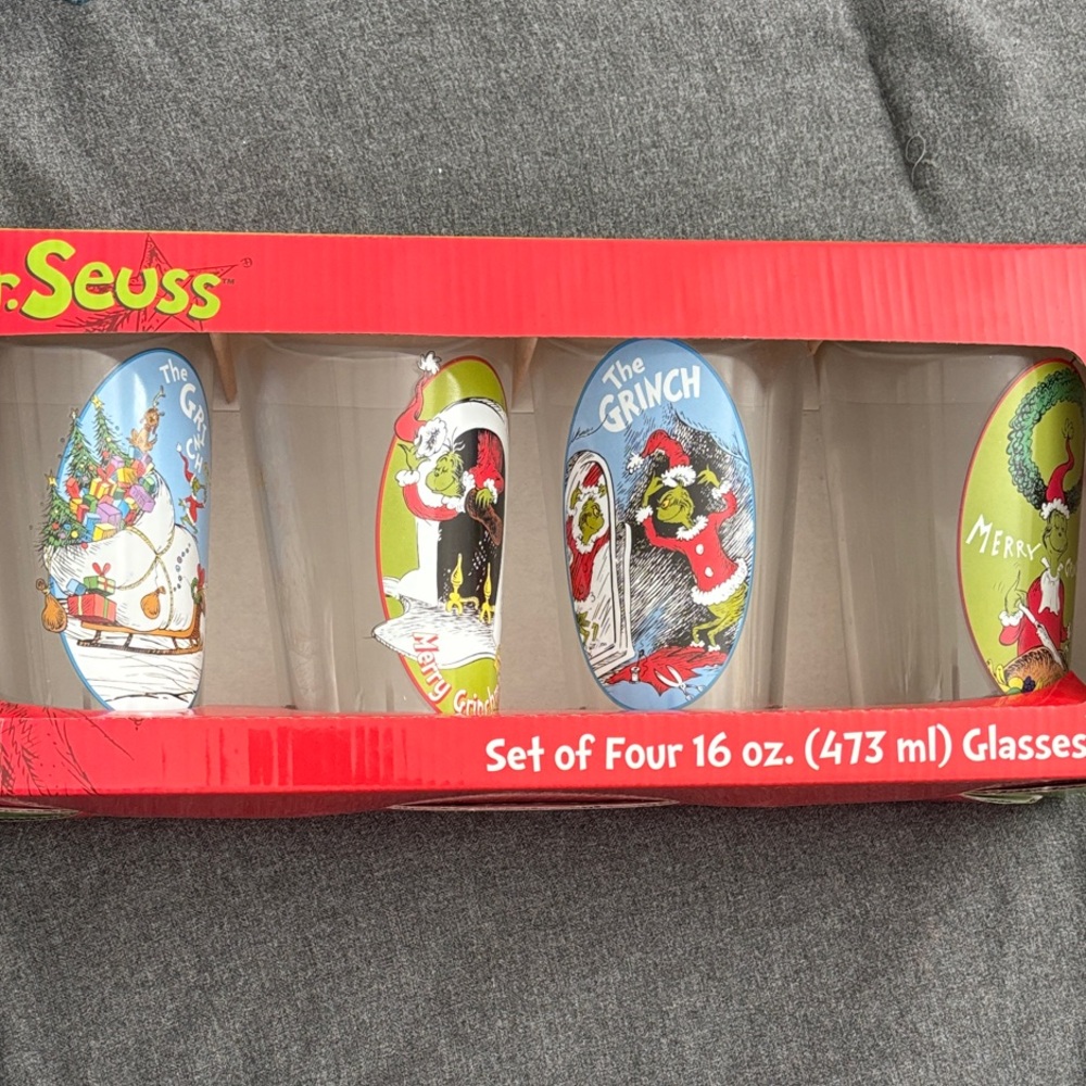 Dr. Seuss Grinch Festive Glass Set